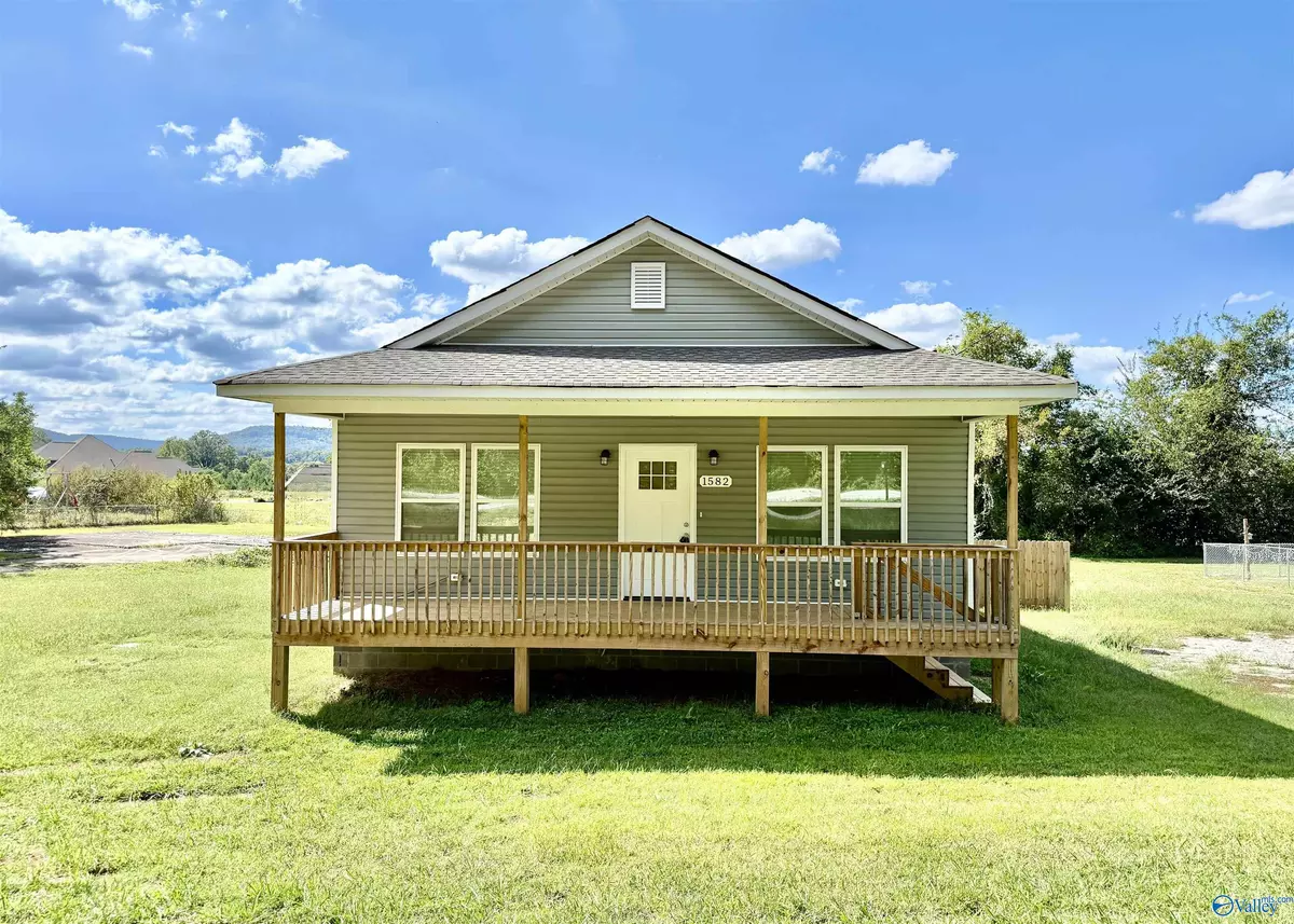 Huntsville, AL 35803,1582 Hobbs Island Road