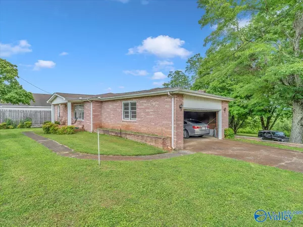 Huntsville, AL 35810,10104 Memorial Parkway North