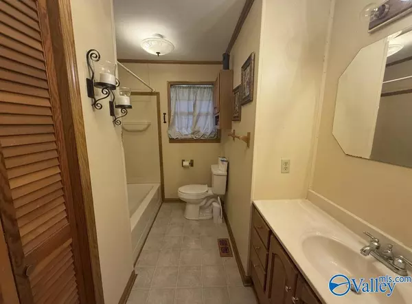 Steele, AL 35987,54 Whisenant Road