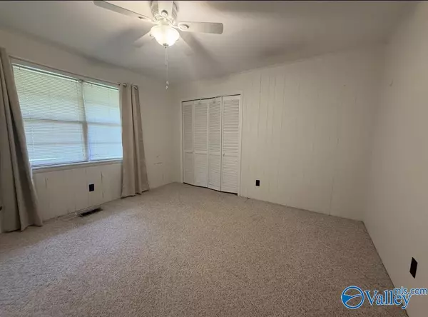 Steele, AL 35987,54 Whisenant Road