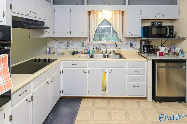 Huntsville, AL 35810,2901 Greenhill Drive NW