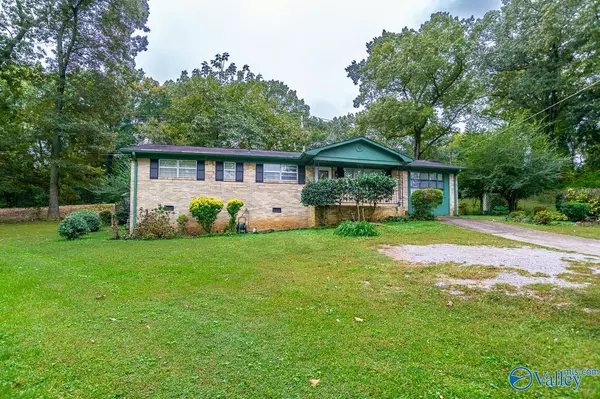 2901 Greenhill Drive NW, Huntsville, AL 35810