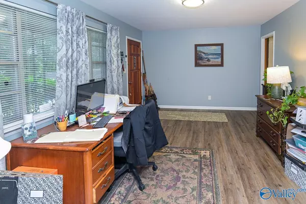 Huntsville, AL 35810,2901 Greenhill Drive NW