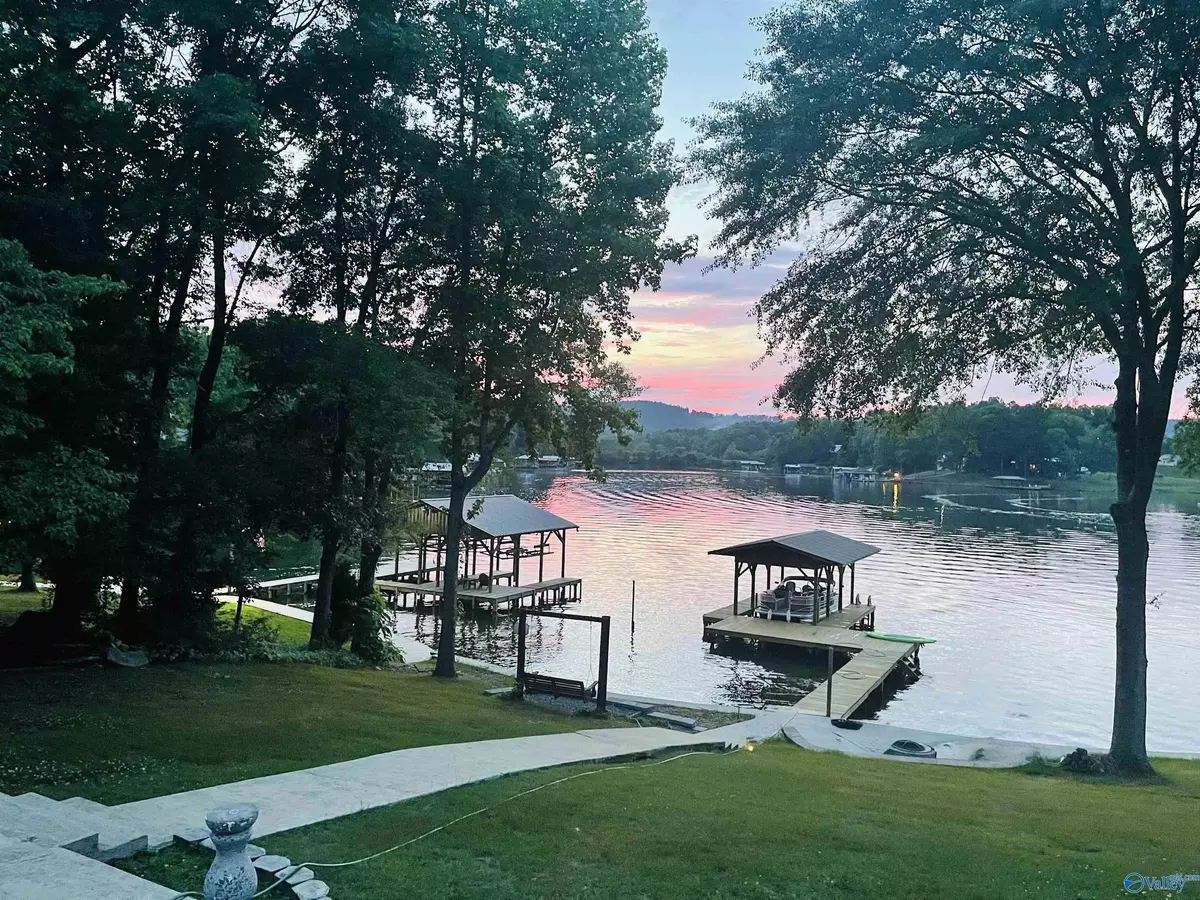 Leesburg, AL 35983,295 Embos Island Street