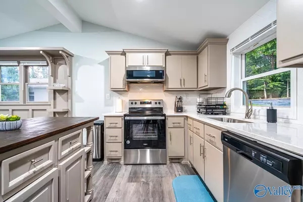 Huntsville, AL 35802,7707 Bailey Cove Road