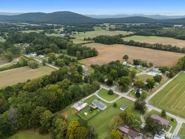 Owens Cross Roads, AL 35763,1418 Cave Spring Road