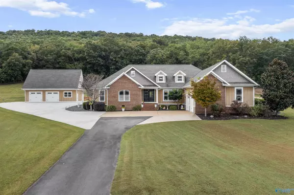 1061 County Road 622, Valley Head, AL 35989