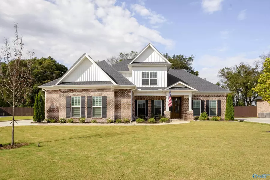 205 Oakland View Drive, Brownsboro, AL 35741