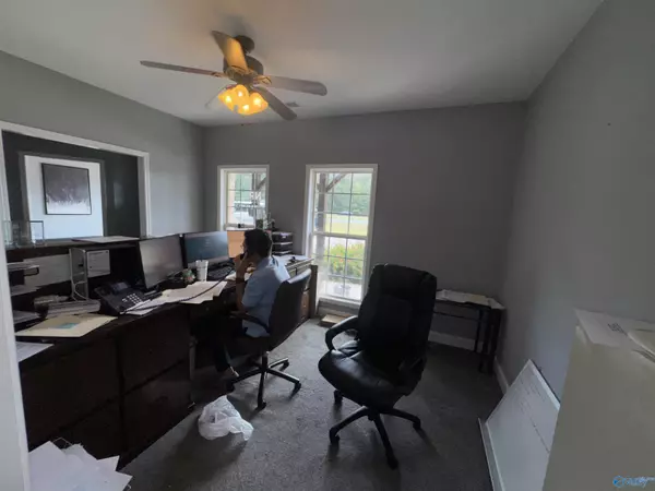 Hokes Bluff, AL 35903,4990 E US Hwy 278 E