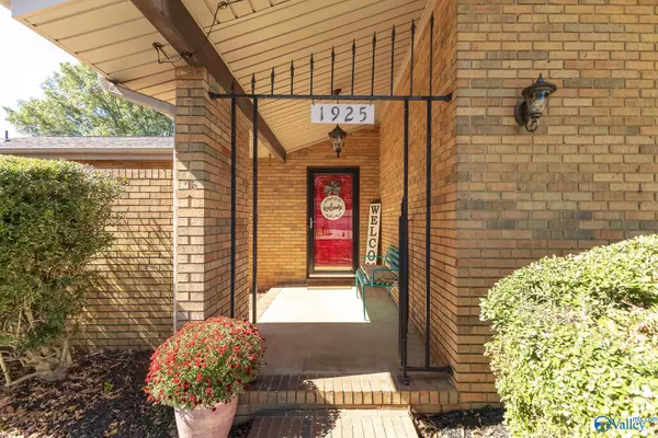 Decatur, AL 35603,1925 Dresden Drive SW