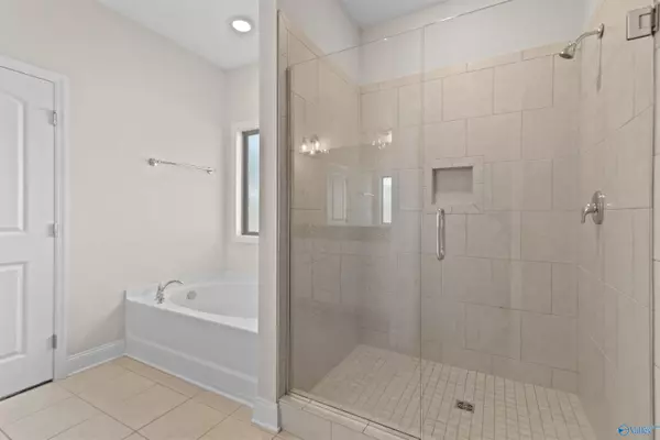 Owens Cross Roads, AL 35763,9110 Monteagle Boulevard