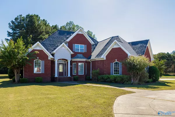 17294 Hubert Street, Athens, AL 35611