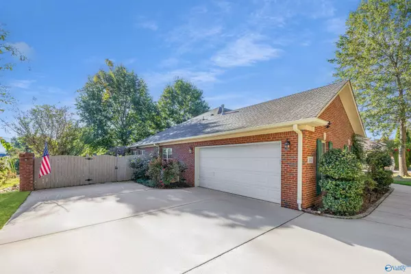 Owens Cross Roads, AL 35763,2412 Little Cove Road