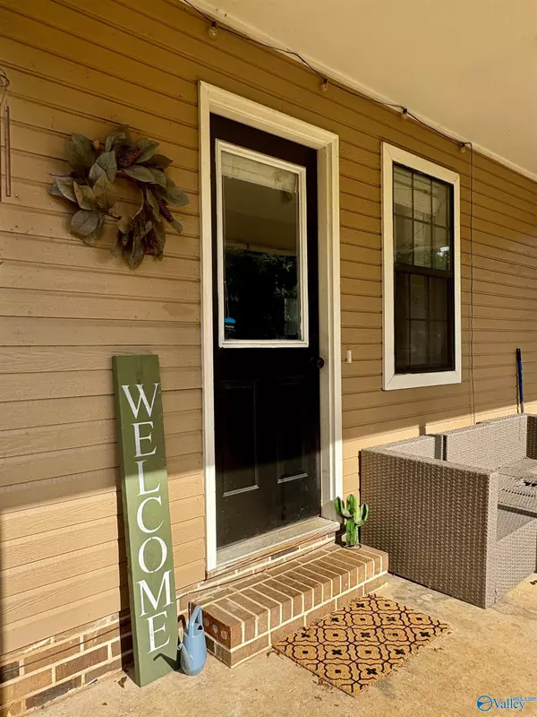 Decatur, AL 35601,301 NE Oak Street