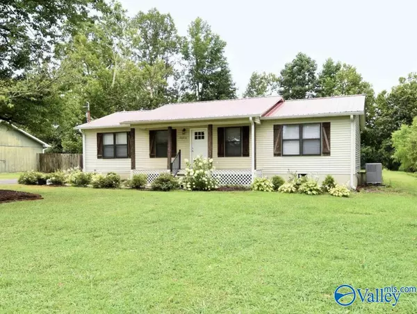 2020 Ridge Crest Drive, Guntersville, AL 35976