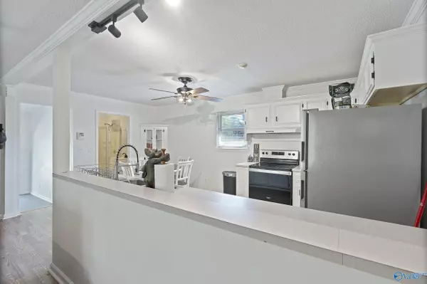 Cullman, AL 35058,220 County Road 1401