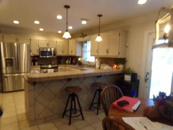 Decatur, AL 35603,406 Austinville Flint Road SW