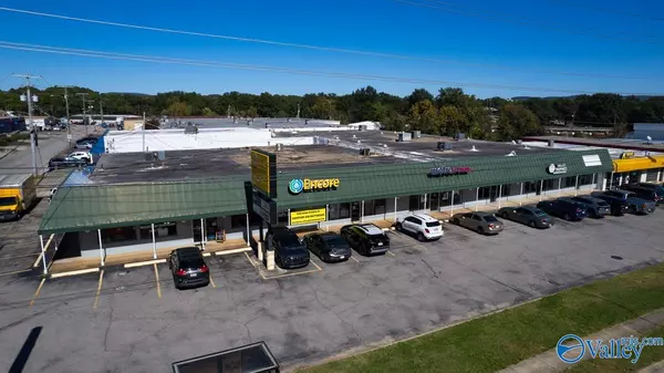 Huntsville, AL 35816,3016-3020 University Drive