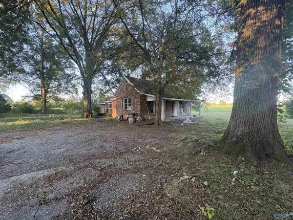 1333 Honeysuckle Lane, Town Creek, AL 35672