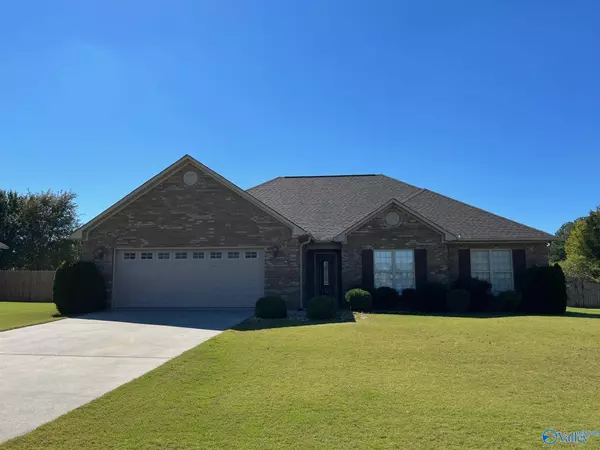 1308 Crown Pointe Drive, Hartselle, AL 35640