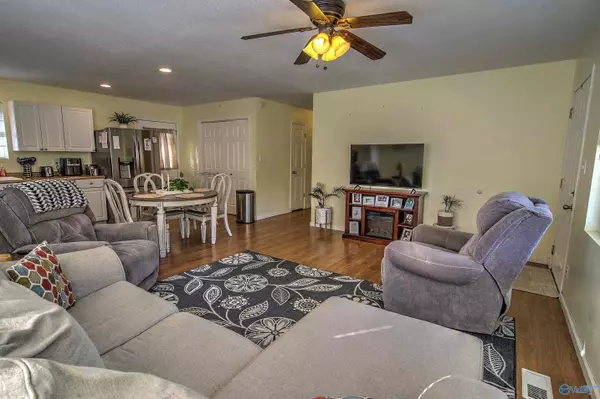 Hollywood, AL 35752,110 Willis Shavers Street