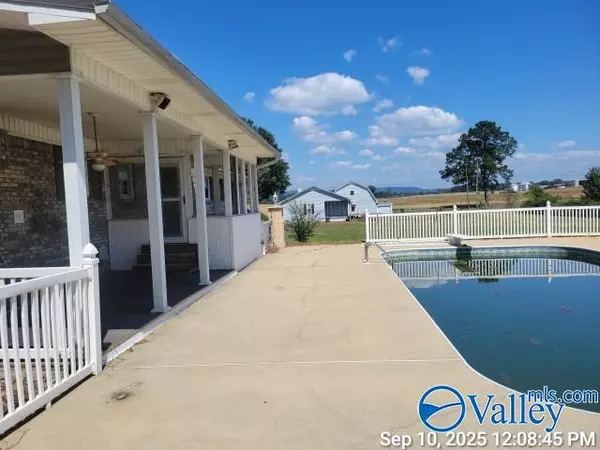 Hokes Bluff, AL 35903,525 Riverwood Drive