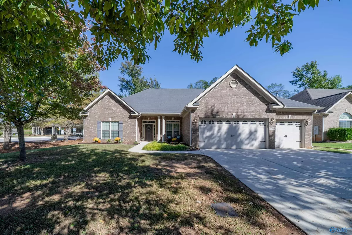 Owens Cross Roads, AL 35763,7309 Sanctuary Cove Drive SE