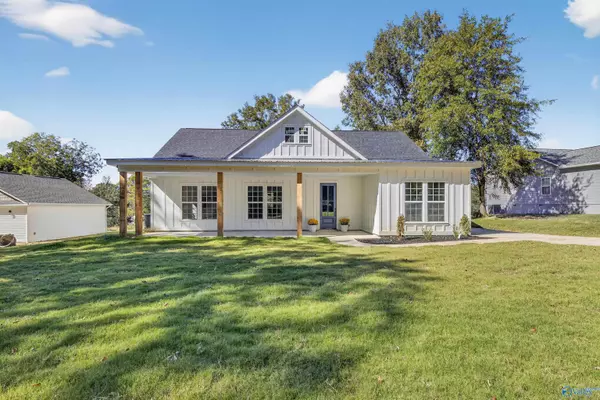 156 Robert Circle, Guntersville, AL 35976