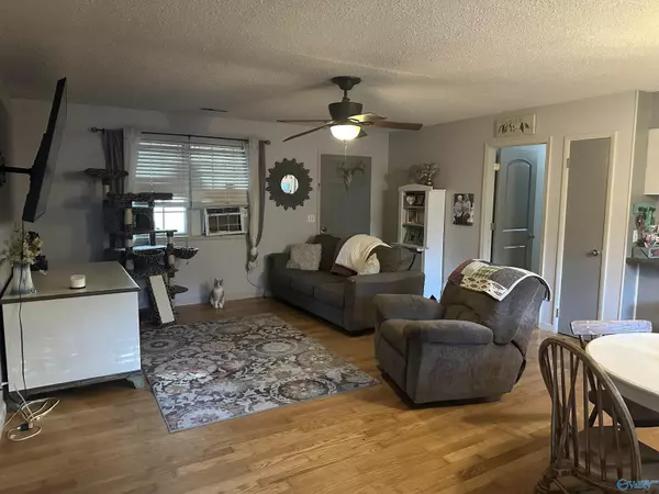 Albertville, AL 35951,114 Henley Street