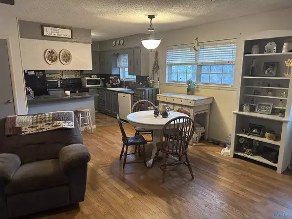 Albertville, AL 35951,114 Henley Street