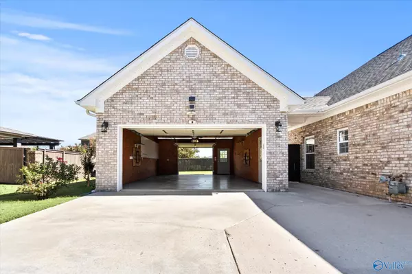 Hampton Cove, AL 35763,3115 SE Stone Path Lane