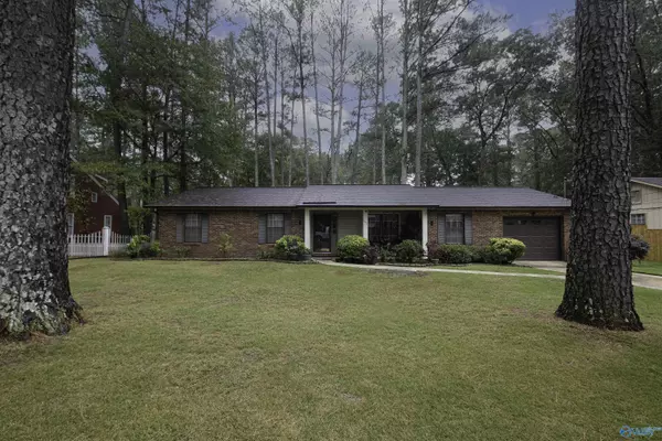 803 Long Bow Drive SW, Decatur, AL 35603
