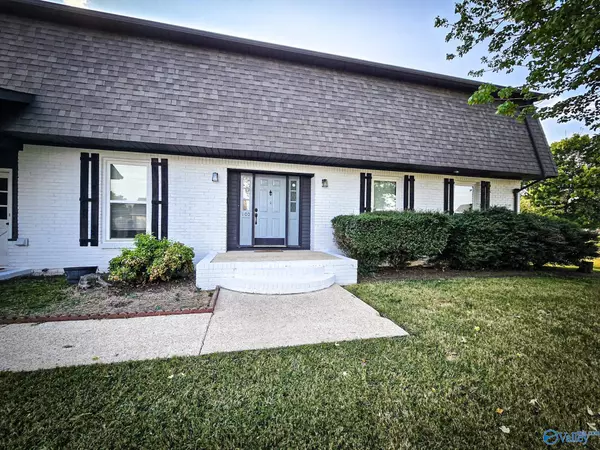 100 Hickory Drive, Muscle Shoals, AL 35661