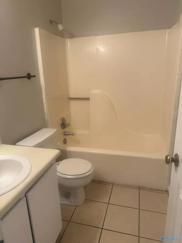 Huntsville, AL 35816,4920 Cotton Row #B