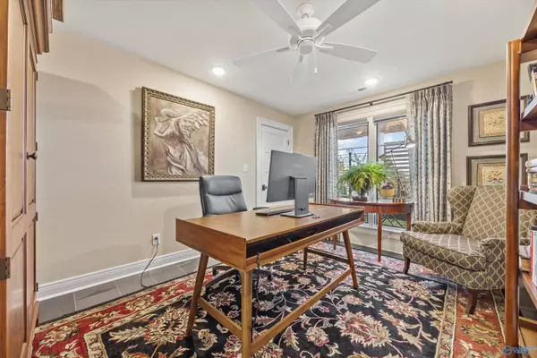 Huntsville, AL 35802,7515 Whitesburg Drive SE