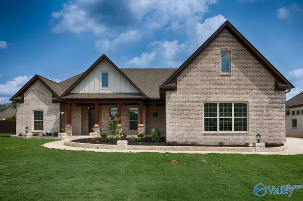 27 Bluff Creek, Huntsville, AL 35803