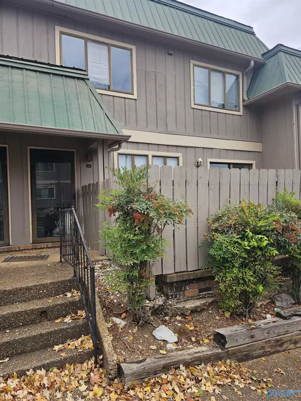 2225 Golf Road SW #202, Huntsville, AL 35802