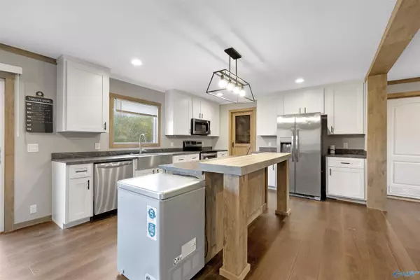 Anderson, AL 35610,8360 Hwy 207