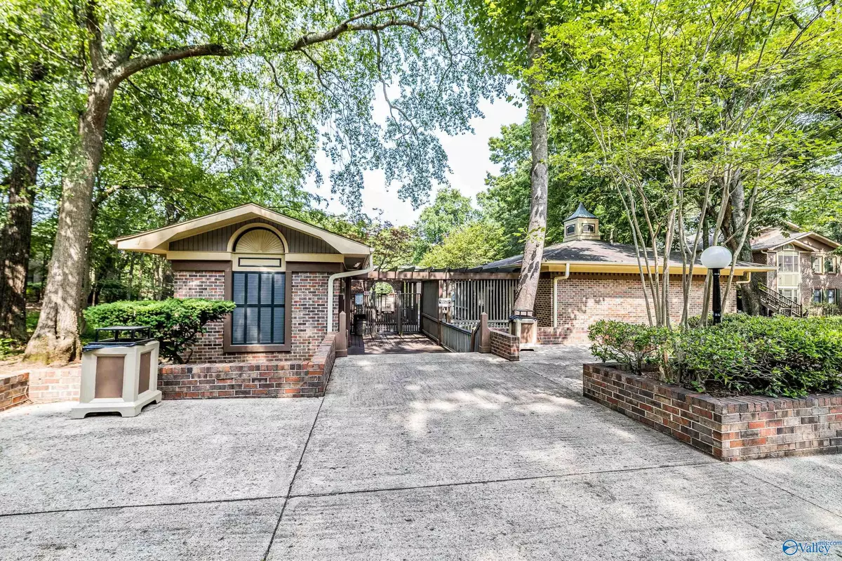 Huntsville, AL 35802,2007 Greenwood Place #2007