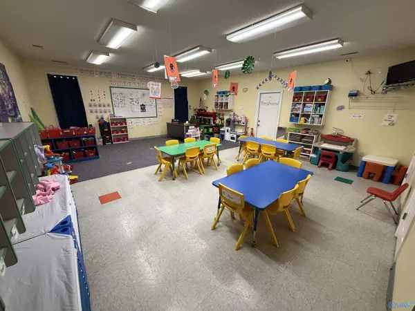 Albertville, AL 35950,906 Cooley Street