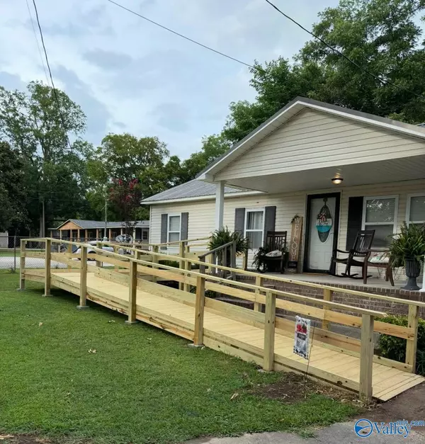 330 Meredith Drive, Town Creek, AL 35672