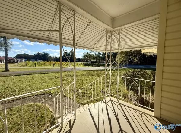 Hokes Bluff, AL 35903,5294 Second Street