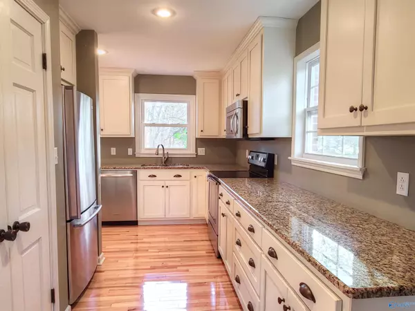 Huntsville, AL 35806,6612 Robinhood Lane