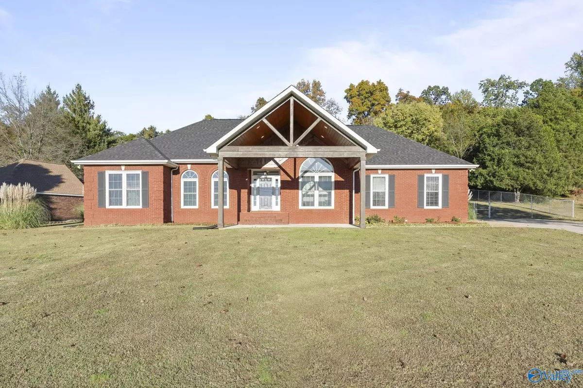 New Market, AL 35761,985 Hurricane Road