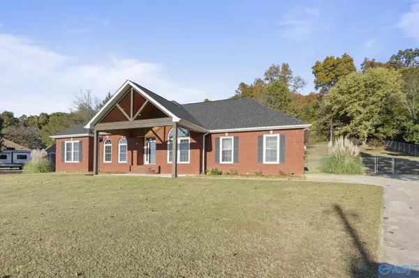 New Market, AL 35761,985 Hurricane Road