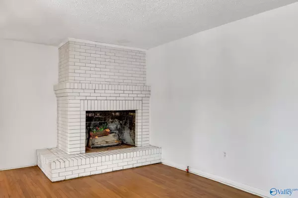 Huntsville, AL 35811,7521A Moores Mill Road NE