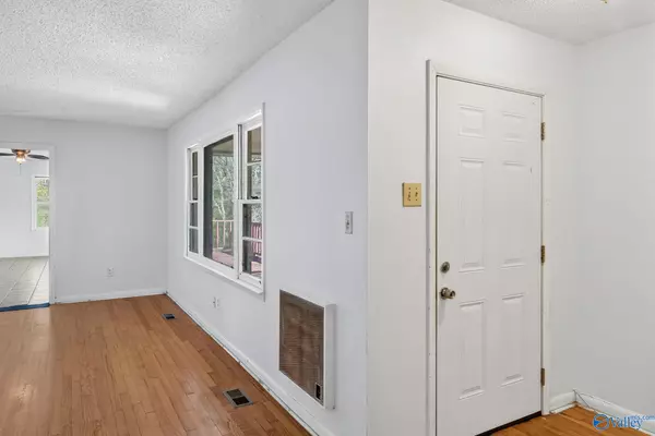 Huntsville, AL 35811,7521A Moores Mill Road NE