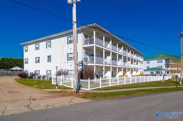 Athens, AL 35611,5799 Bay Village Drive #1004