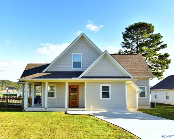 2401 Cowen Circle, Guntersville, AL 35976