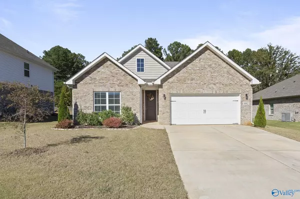 4002 Rockland Circle, Owens Cross Roads, AL 35763